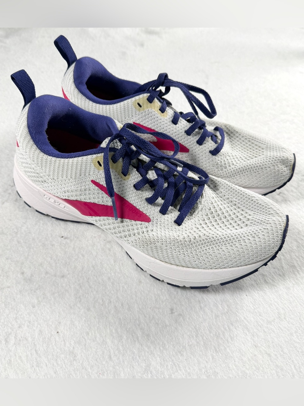 Brooks Revel 5 Running Shoes White Pink Blue Women’s 7.5 B EUC